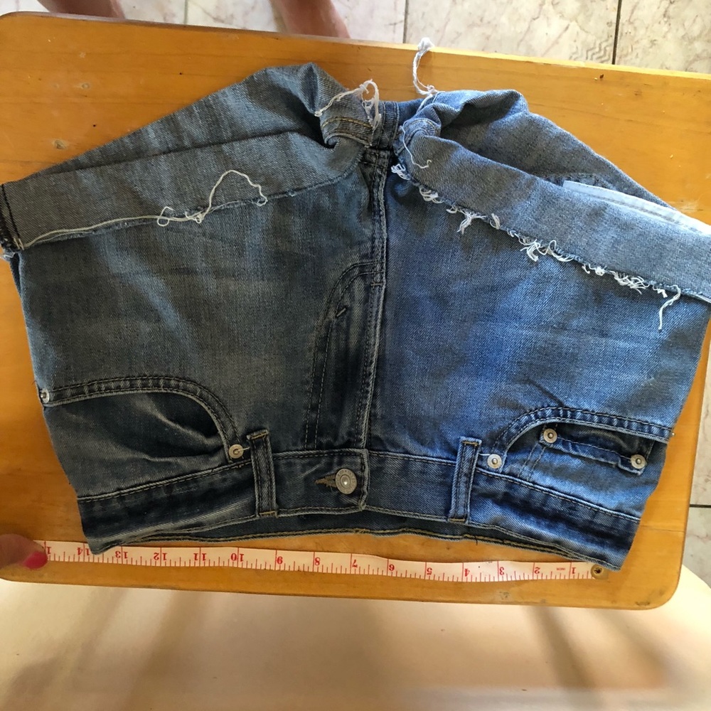 Levi shorts - Picture 2 of 4